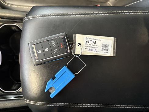 Used 2022 Jeep Grand Cherokee L Overland w/ Luxury Tech Group IV image 23