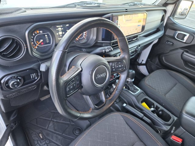 Used 2025 Jeep Gladiator Mojave w/ Convenience Group AWD/4WD image 12