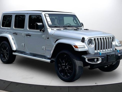 Used 2023 Jeep Wrangler Unlimited Sahara w/ Cold Weather Group AWD/4WD image 2