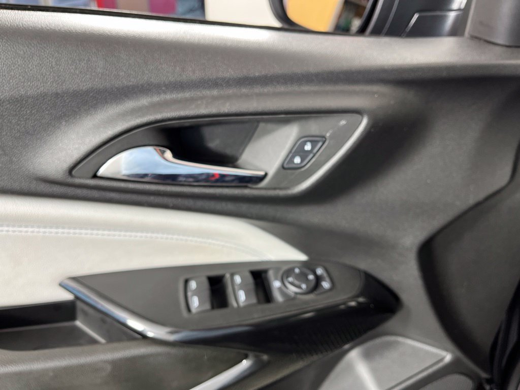 Used 2025 Chevrolet Trax LT FWD image 23