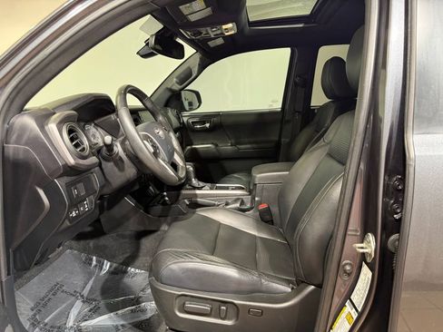 Certified 2020 Toyota Tacoma TRD Off-Road w/ TRD Premium Off Road Package AWD/4WD image 12