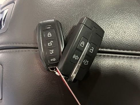 Used 2012 Lincoln MKT AWD image 26
