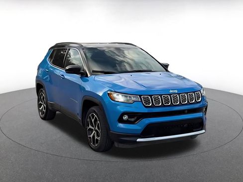 Used 2025 Jeep Compass Limited AWD/4WD image 3