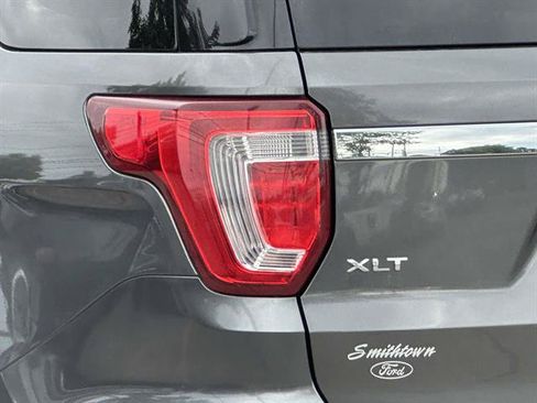 Used 2017 Ford Explorer XLT w/ Equipment Group 202A AWD/4WD image 9