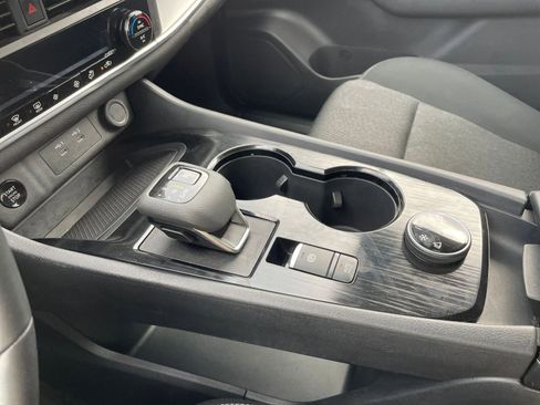 Used 2025 Nissan Rogue SV image 43