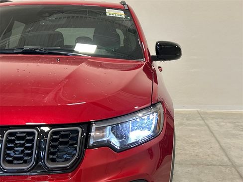 New 2026 Jeep Compass Latitude image 10