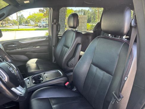 Used 2019 Dodge Grand Caravan GT FWD image 12