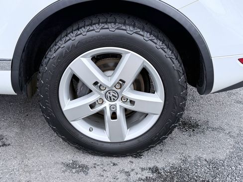 Used 2013 Volkswagen Touareg TDI AWD/4WD image 40