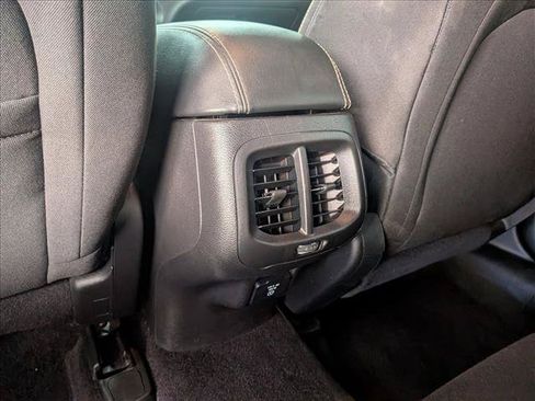 Used 2017 Jeep Cherokee Latitude w/ Comfort/Convenience Group FWD image 22