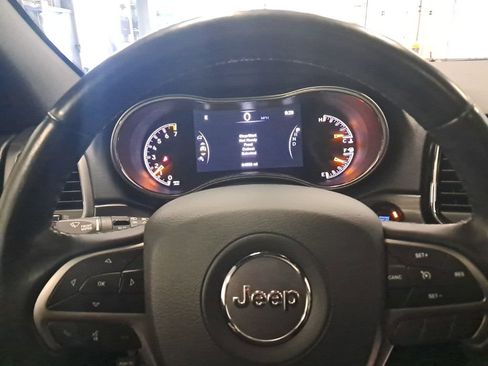 Used 2020 Jeep Grand Cherokee Limited w/ Luxury Group II image 9