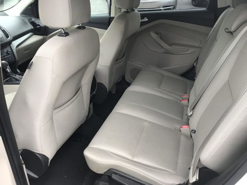 Used 2017 Ford Escape SE w/ SE Cold Weather Package AWD/4WD image 17