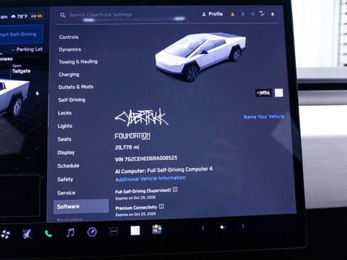 Used 2024 Tesla Cybertruck AWD Crew Cab image 31