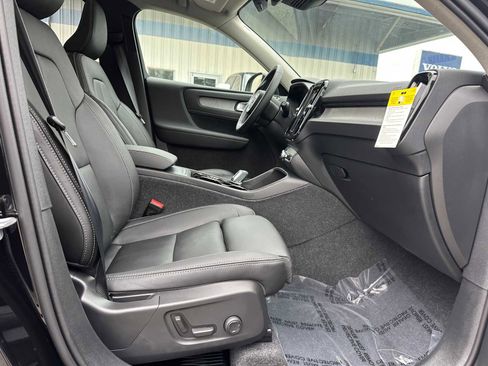 Used 2025 Volvo XC40 B5 Plus w/ Protection Package Premier AWD/4WD image 10