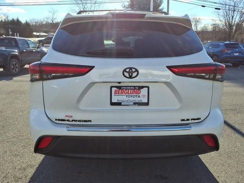 Used 2020 Toyota Highlander XLE image 11