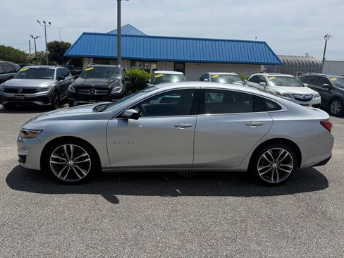 Used 2022 Chevrolet Malibu LT FWD image 3