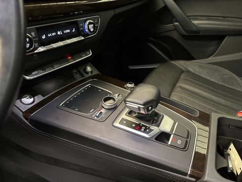 Used 2019 Audi Q5 2.0T Premium Plus w/ Premium Plus Package AWD/4WD image 18