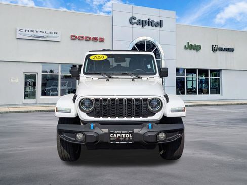 Used 2024 Jeep Wrangler Unlimited w/ Convenience Group AWD/4WD image 9