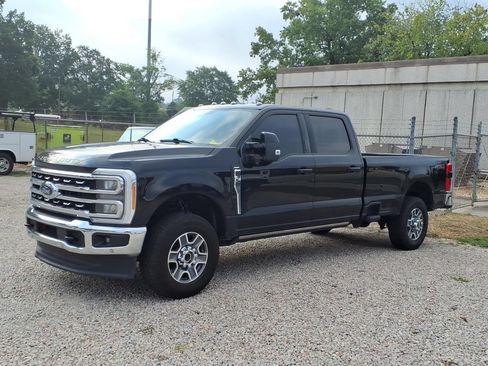 Used 2023 Ford F350 Lariat w/ Lariat Ultimate Package AWD/4WD image 3