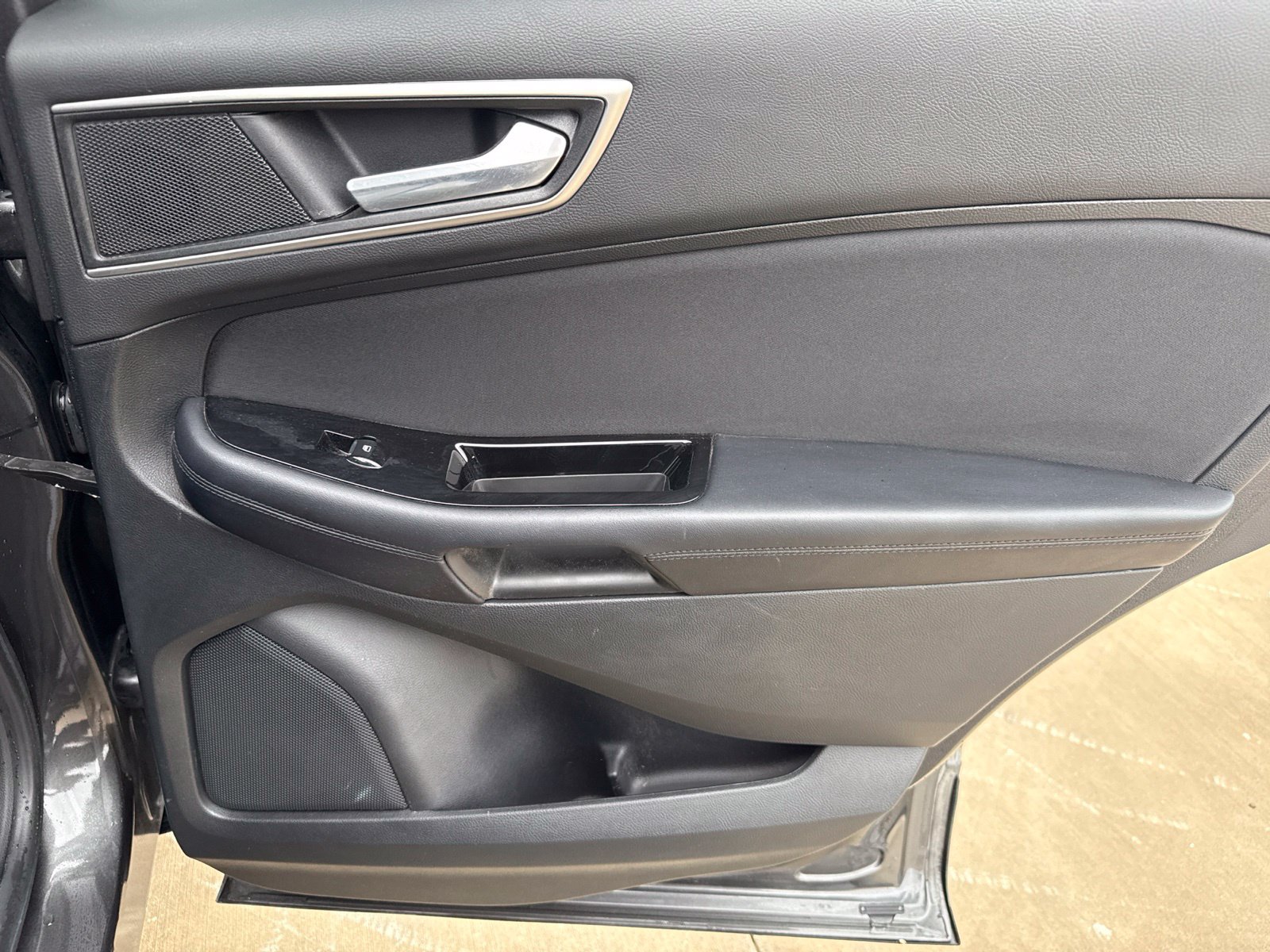 Used 2016 Ford Edge SEL FWD image 22
