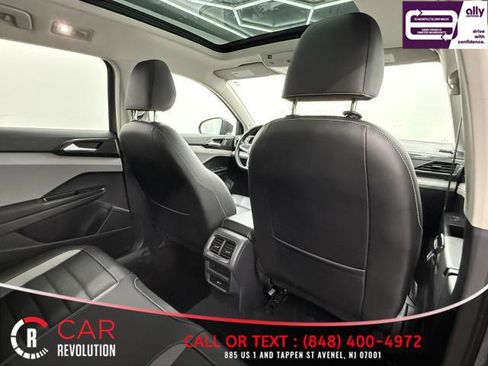Used 2022 Volkswagen Taos SEL w/ Panoramic Sunroof Package image 48