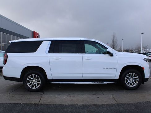 Used 2021 Chevrolet Suburban LT image 6