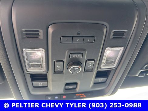 Used 2021 Chevrolet Suburban Z71 w/ Z71 Signature Package image 18