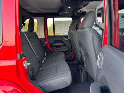 Used 2025 Jeep Wrangler Unlimited Sahara AWD/4WD image 25