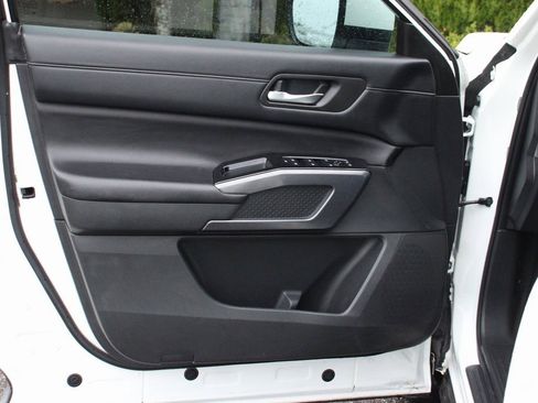 Used 2024 Nissan Pathfinder SL w/ SL Premium Package image 16