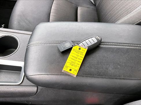 Used 2025 Nissan Altima 2.5 SV FWD image 12