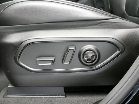 Certified 2023 Jeep Grand Cherokee Limited image 4