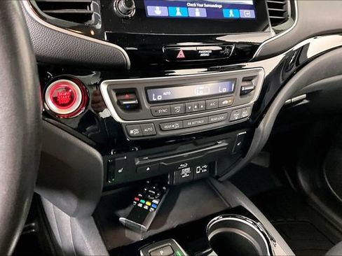 Used 2020 Honda Pilot Touring image 14