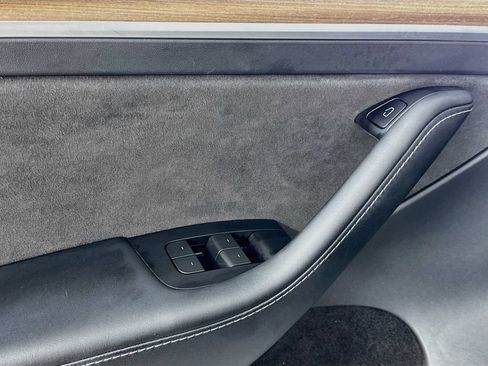 Used 2023 Tesla Model Y Performance AWD/4WD image 16