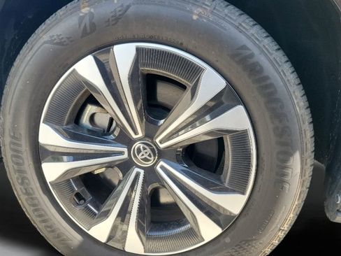 Used 2024 Toyota bZ4X FWD image 8