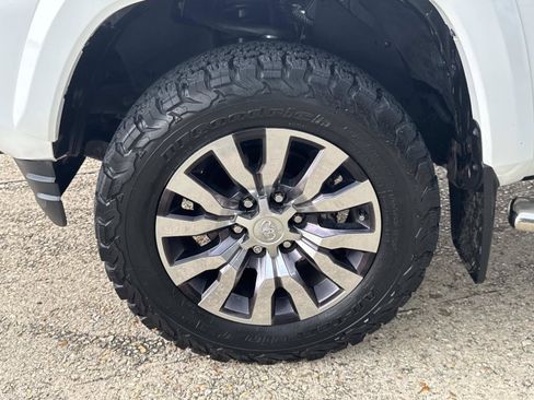 Used 2022 Toyota Tacoma Limited AWD/4WD image 4