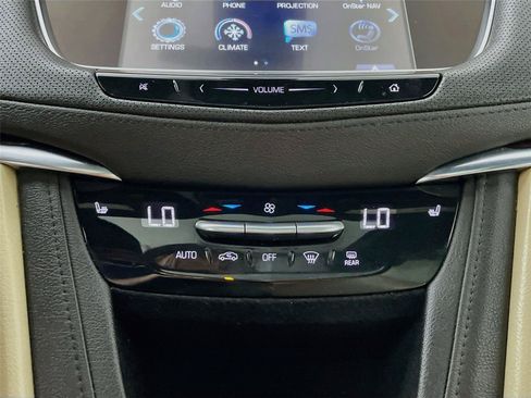 Used 2018 Cadillac XT5 Luxury w/ Driver Awareness Package FWD image 18