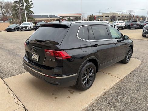 Used 2024 Volkswagen Tiguan SE image 9