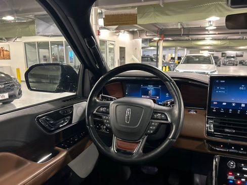 Certified 2023 Lincoln Navigator Reserve AWD/4WD image 24