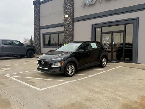 Used 2018 Hyundai Kona SE image 2