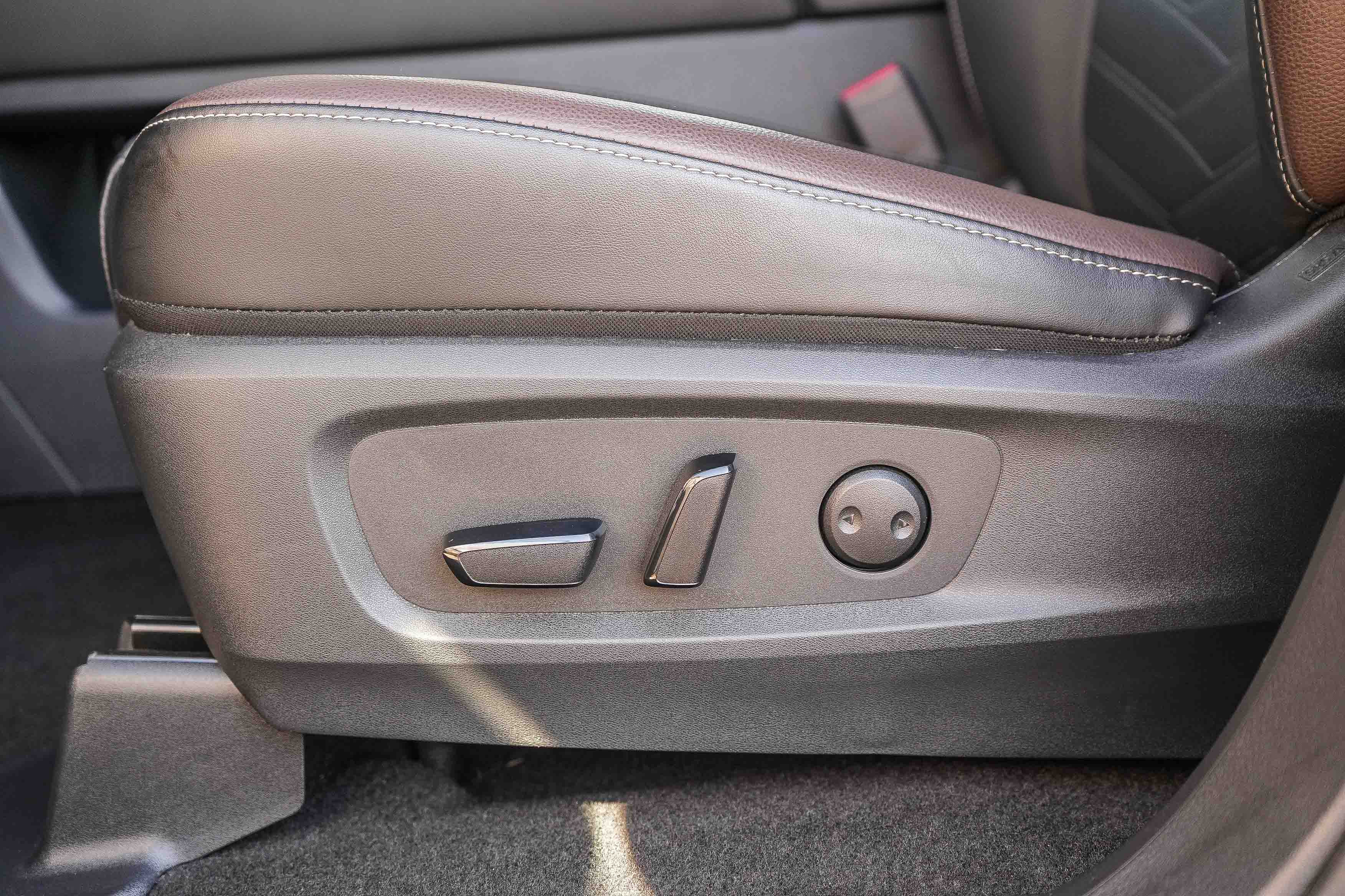 Used 2025 Nissan Pathfinder Platinum FWD image 21