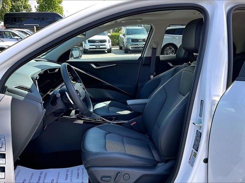 Certified 2025 Kia Niro EX Touring FWD image 14
