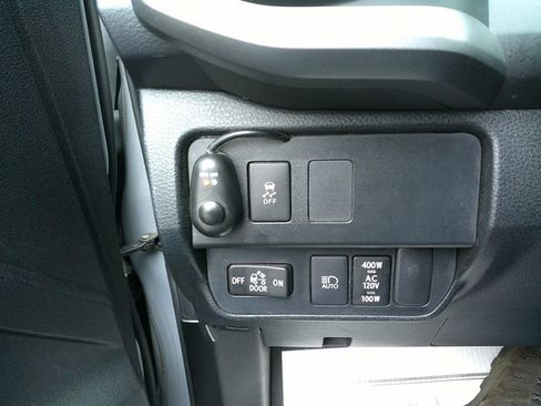 Used 2021 Toyota Tacoma TRD Sport w/ TRD Premium Sport Package AWD/4WD image 25