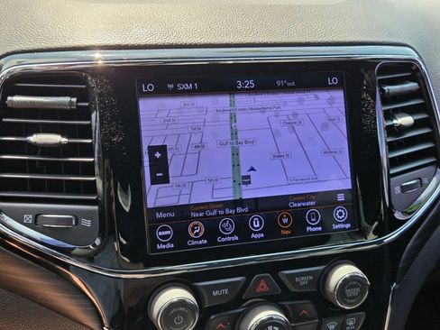 Used 2020 Jeep Grand Cherokee Altitude AWD/4WD image 23