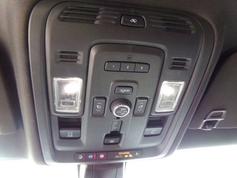 Used 2021 GMC Yukon Denali w/ Denali Ultimate Package AWD/4WD image 24