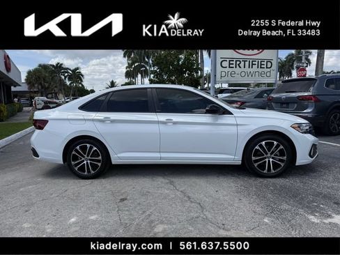 Used 2023 Volkswagen Jetta Sport FWD image 2