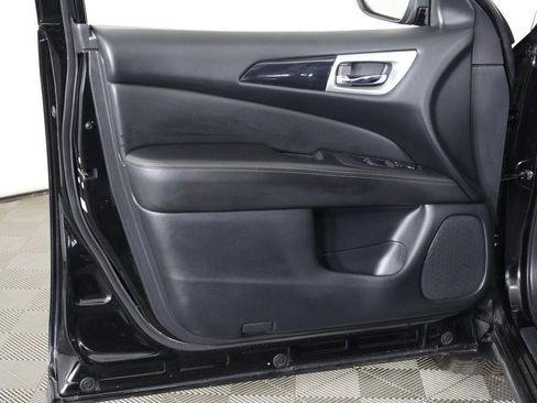 Used 2020 Nissan Pathfinder S image 18