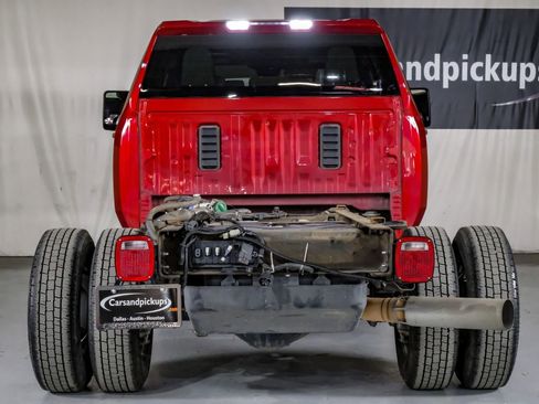 Used 2024 Chevrolet Silverado 3500 LT w/ Convenience Package image 9