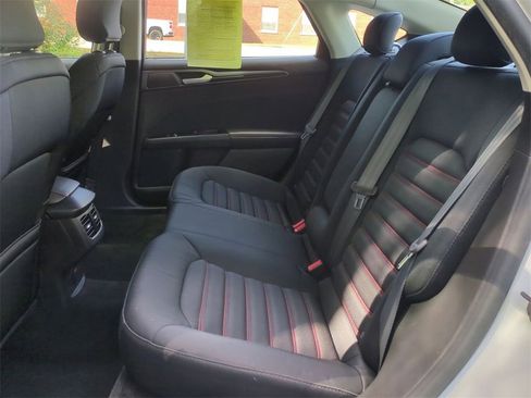 Used 2016 Ford Fusion SE w/ Equipment Group 201A image 23