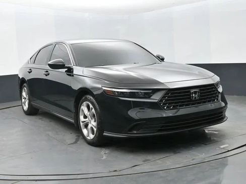 Used 2025 Honda Accord LX image 2