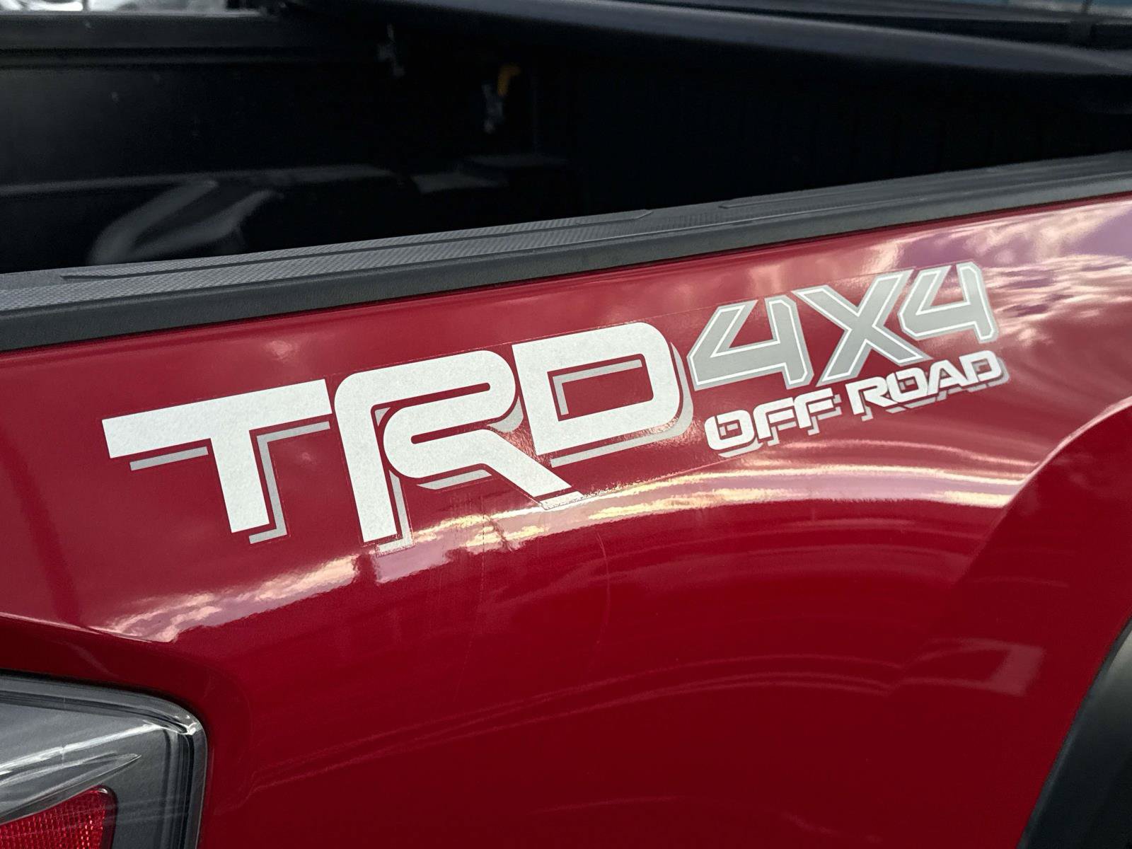 Used 2022 Toyota Tacoma TRD Off-Road w/ TRD Premium Off Road Package AWD/4WD image 10