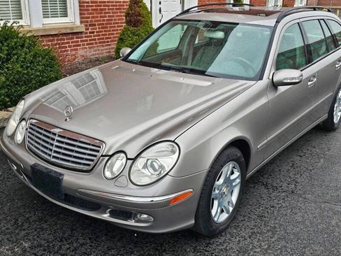 Used 2006 Mercedes-Benz E 350 4MATIC Wagon image 2